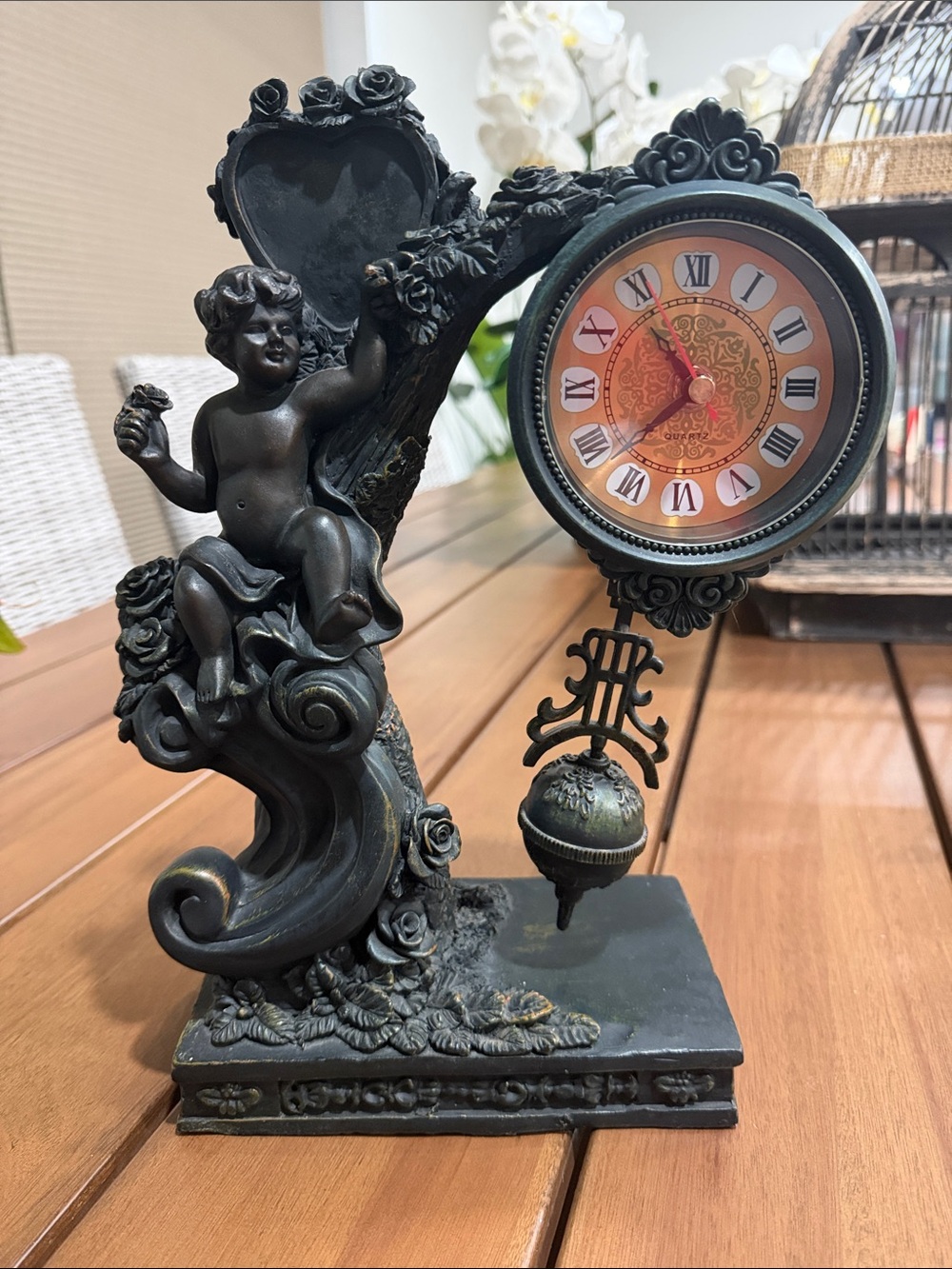 Elegant Vintage Style Crosa-style faux bronze mantel clock